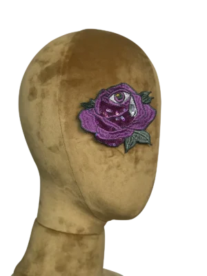 Cabeza de exhibición femenina de terciopelo de lujo Xintu con detalle de flor bordada en color púrpura para estilismo de escaparates de boutiques