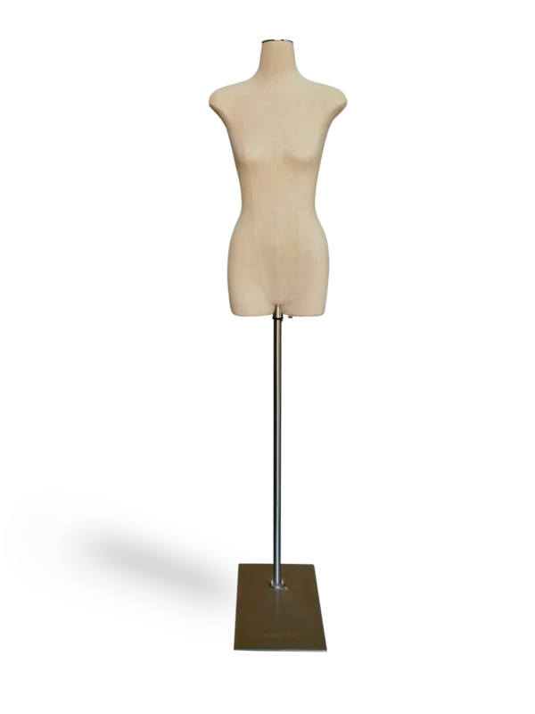 Manichino da esposizione a mezzo busto femminile in lino personalizzato con base rettangolare in argento spazzolato | XINTU