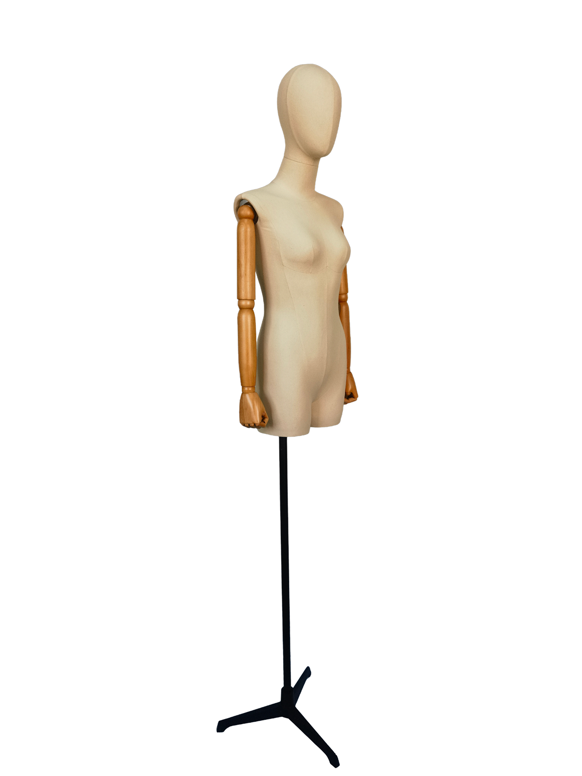 Vista em ângulo de um manequim de torso feminino XINTU, apresentando um corpo de tecido branco-sujo, cabeça abstrata, braços articulados de madeira de faia e um suporte preto.