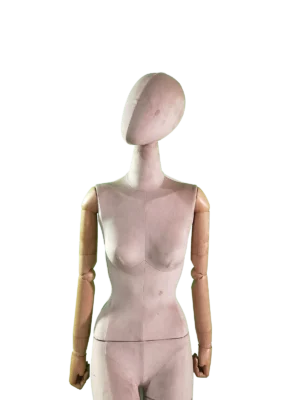 新圖女性人體模型軀幹，織物包裹，抽象頭部和可活動的木製手臂，特寫鏡頭。.