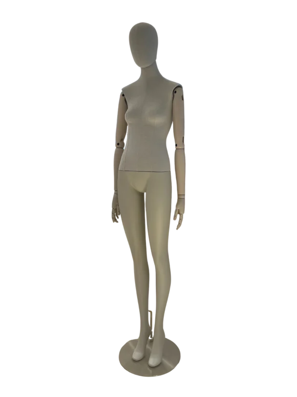 Maniquí de exhibición femenino de cuerpo entero Xintu Premium Curiel con torso de lino, brazos ajustables de madera pintada y base redonda de metal.