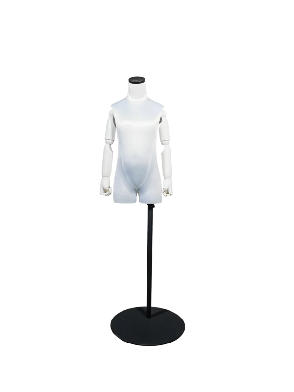 Maniquí de medio cuerpo infantil masculino Xintu Premium, blanco brillante, con brazos blancos ajustables y base redonda negra.