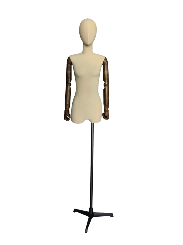 Maniquí de medio cuerpo femenino de lino premium Xintu, brazos ajustables de madera oscura, base trípode negra, vista frontal