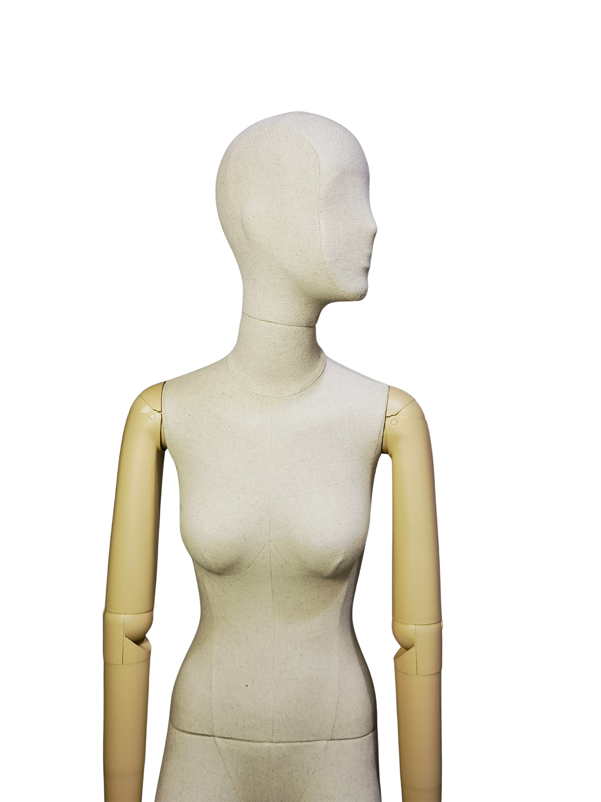 xintu-premium-lino-donna-seduta-manichino-da-esposizione-braccia-verniciate-regolabili-dettaglio-laterale Vista laterale ravvicinata del torso di un manichino femminile XINTU, rivestito in tessuto di lino bianco sporco, con testa astratta e braccia articolate in legno dipinto di chiaro.