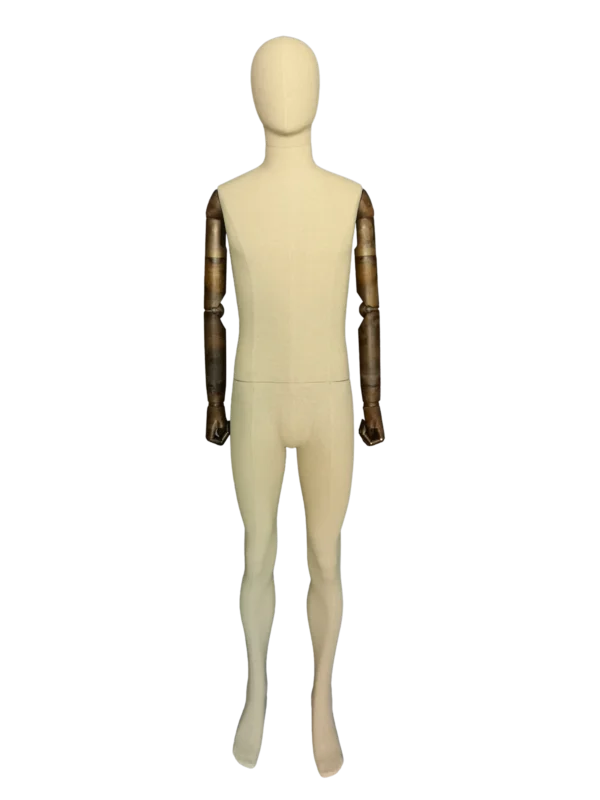 Maniquí masculino de cuerpo entero Xintu Premium Linen, brazos ajustables de madera oscura, base cuadrada de metal cepillado, vista frontal