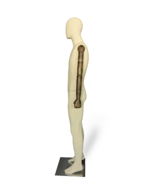 หุ่นจำลองแบบเต็มตัวสำหรับผู้ชายทำจากผ้าลินินพรีเมียม Xintu สามารถปรับแขนไม้สีเข้มได้ ฐานโลหะขัดเงา ด้านข้างเป็นทรงสี่เหลี่ยม