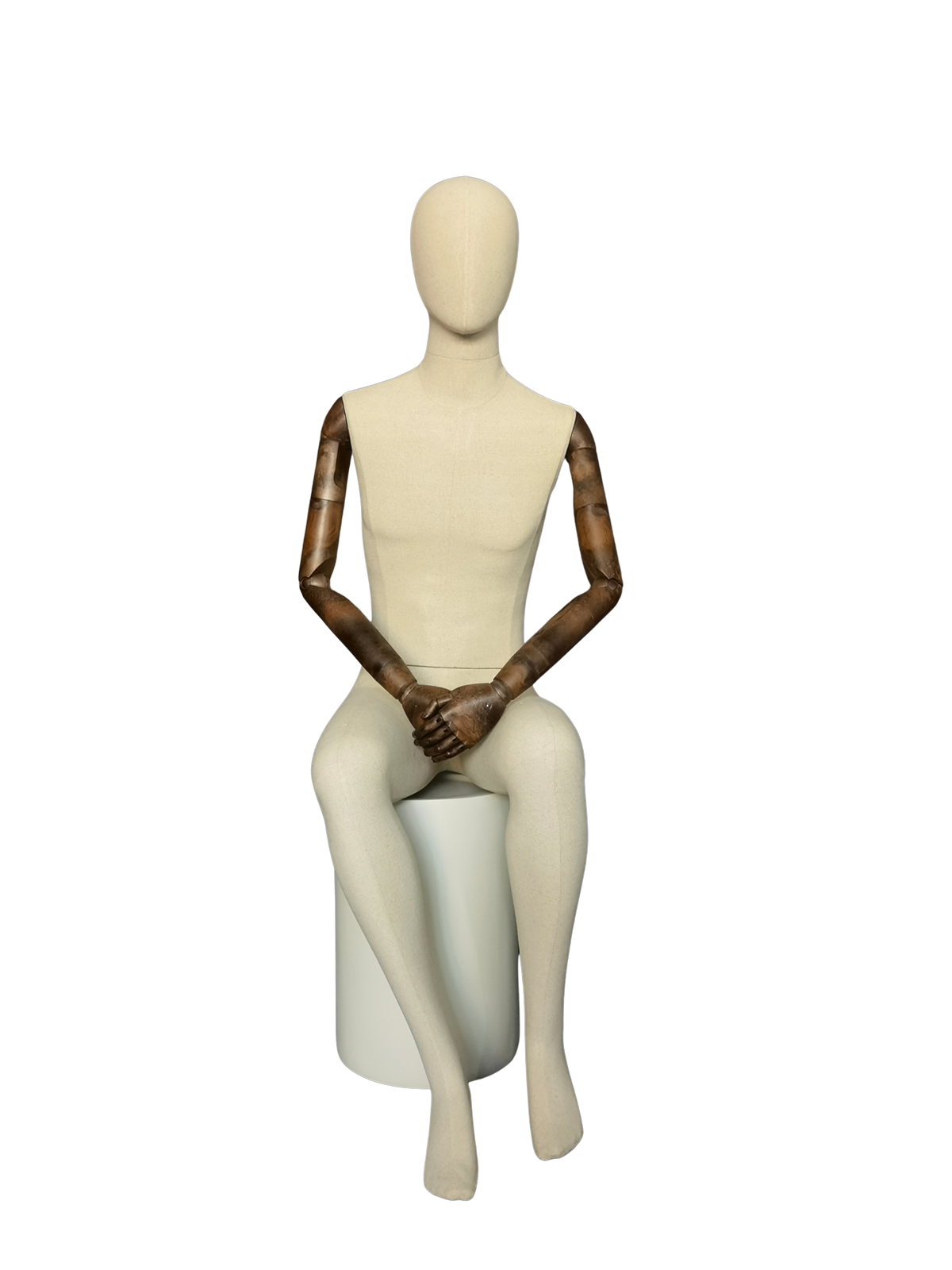 xintu-premium-linen-male-seated-display-mannequin-adjustable-dark-wooden-arms-front 鑫途高級亞麻男士坐姿展示模特,可調節深色木質扶手,正面圖