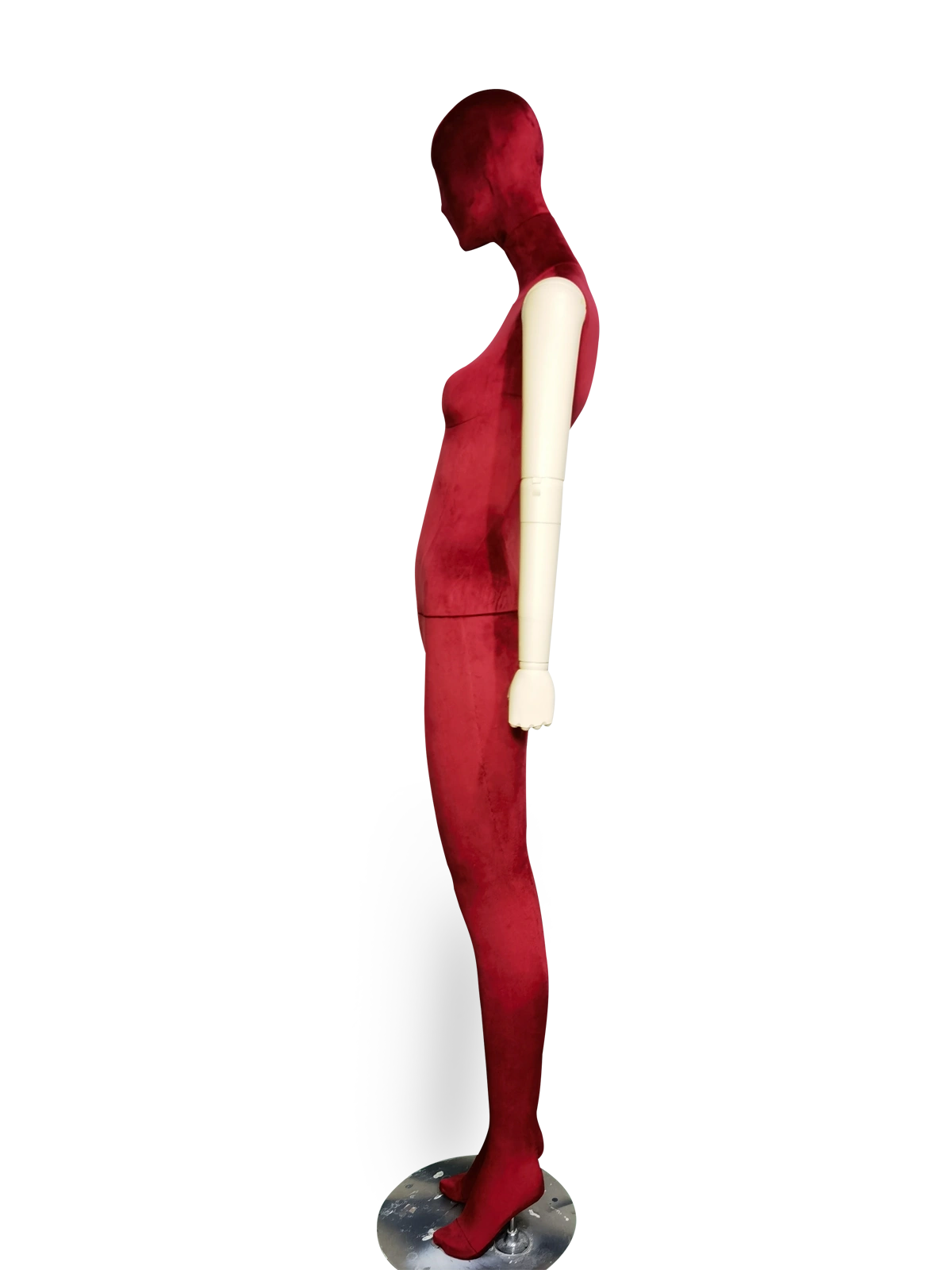 หุ่นโชว์แบบเต็มตัวหญิงกำมะหยี่สีแดงพรีเมียม xintu-ปรับได้-แขนสีขาว-ฐานโลหะ-ด้านข้าง หุ่นจำลองหญิงเต็มตัวผ้ากำมะหยี่สีแดงพรีเมียม Xintu ปรับได้ แขนสีขาว ฐานโลหะ มุมมองด้านข้าง