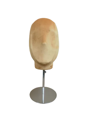 Exhibidor abstracto de terciopelo premium xintu con soporte ajustable de metal plateado y base redonda (vista frontal)