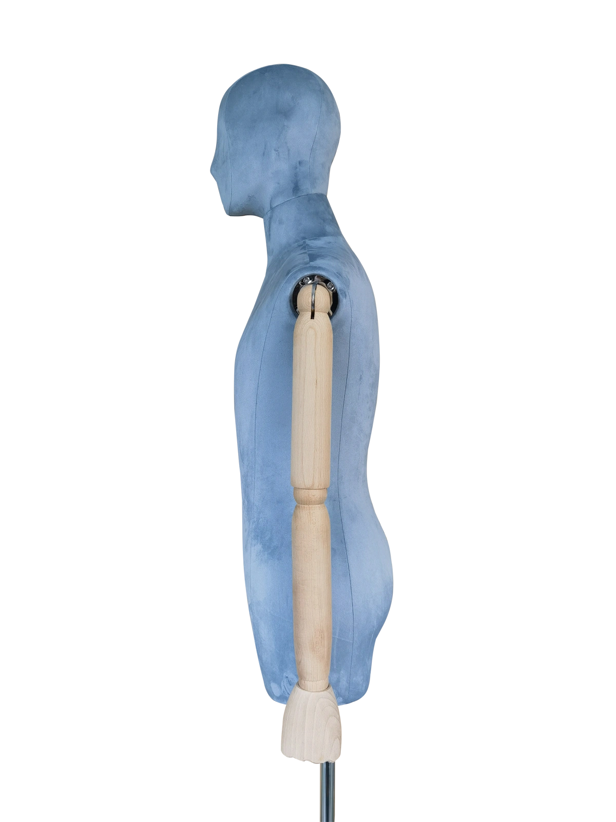 xintu-premium-velvet-half-body-male-display-mannequin-sharing-wooden-hands-side-view Боковой профиль мужского манекена XINTU, покрытый светло-голубым бархатом, с регулируемыми деревянными руками.