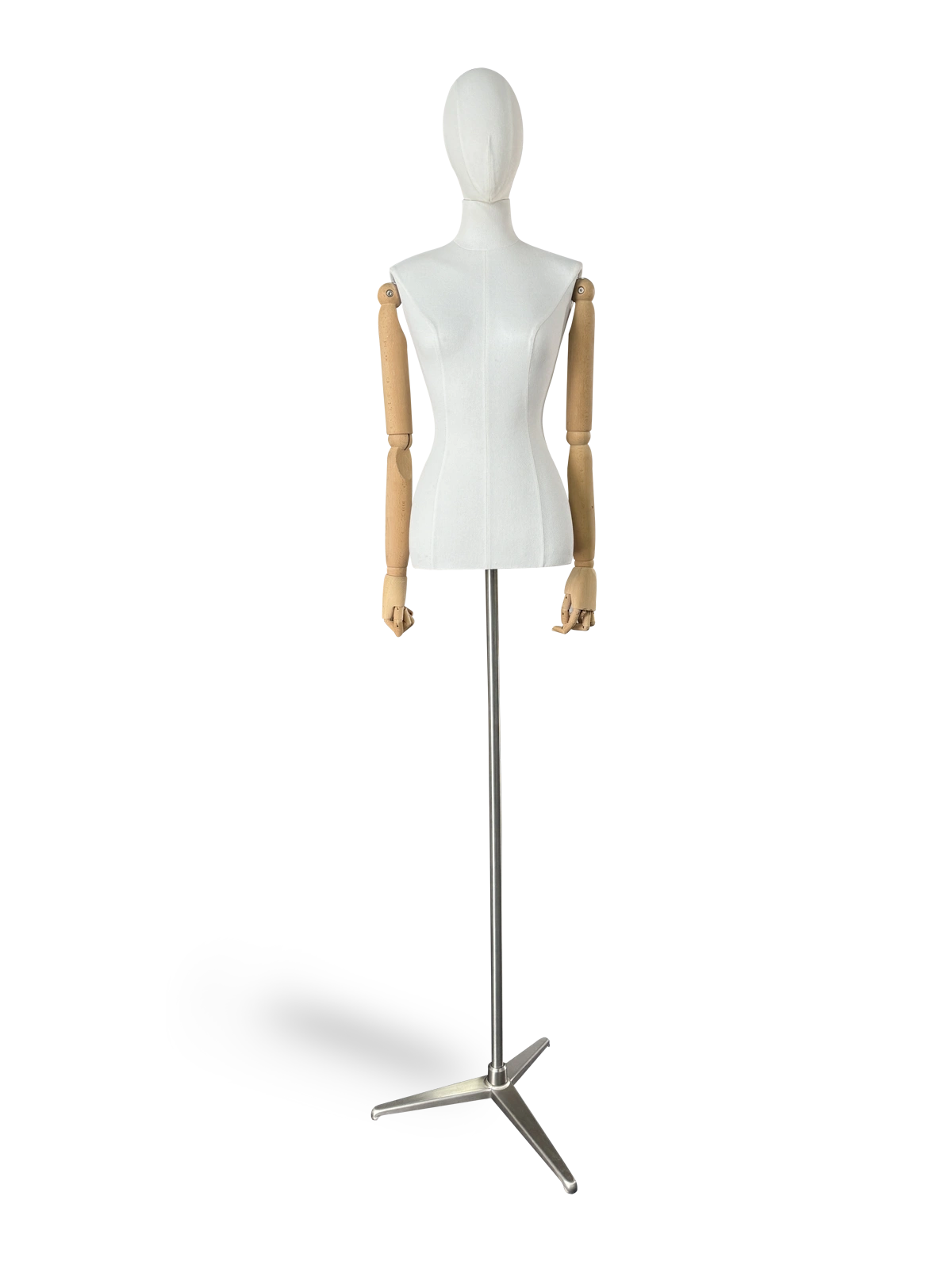 Maniquí femenino de medio cuerpo Xintu, de tela blanca premium, con brazos de madera ajustables y base trípode plateada para exhibición en boutiques de moda.