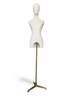 Maniquí de medio cuerpo femenino Xintu Premium de tela blanca, con brazos de madera ajustables y base trípode dorada, sin manos.