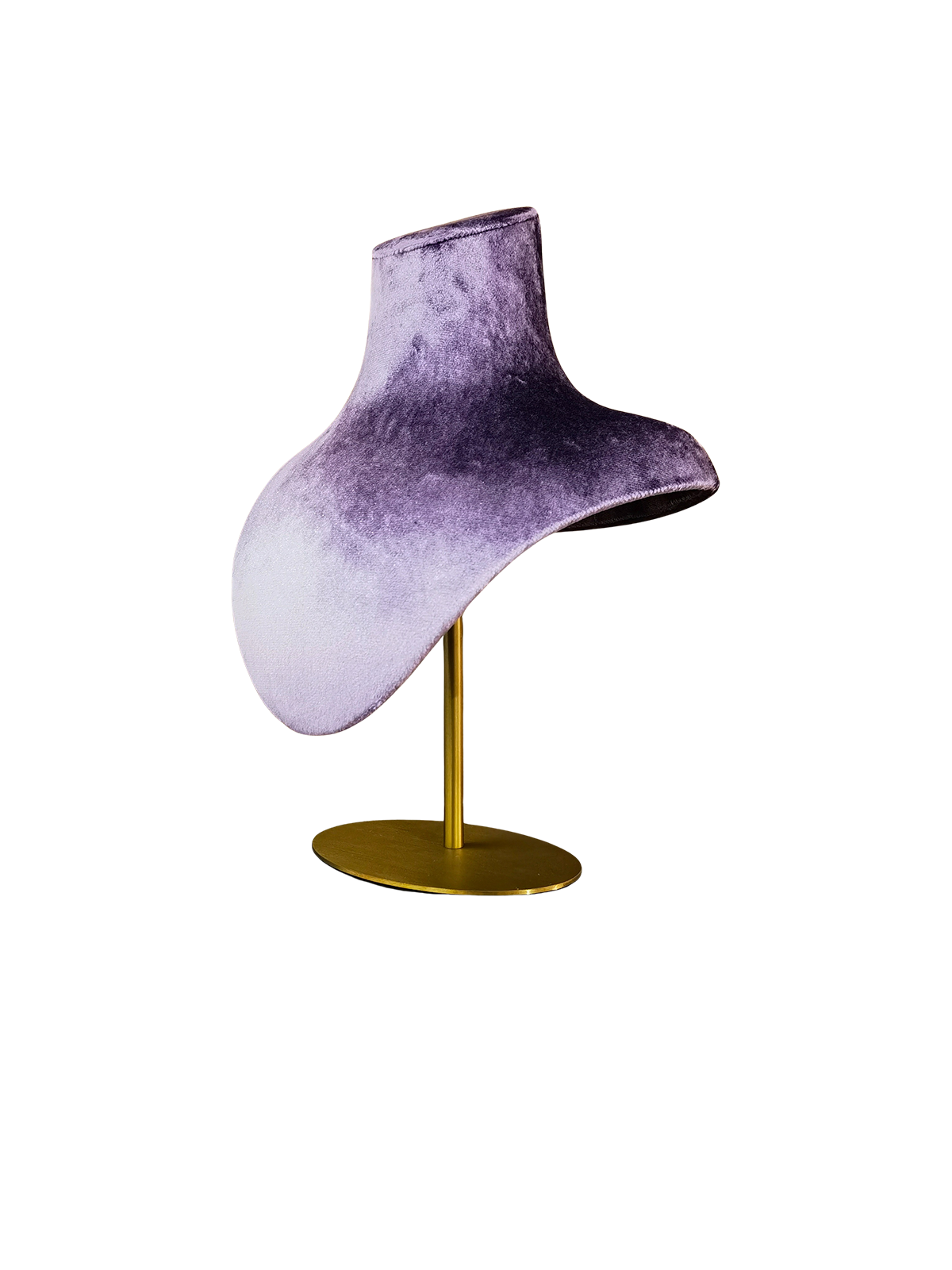 xintu-purple-velvet-necklace-display-stand-sudut-pandangan Pandangan bersudut pada dada paparan kalung melengkung XINTU, dilapisi baldu ungu merah jambu, pada kaki logam bulat emas.