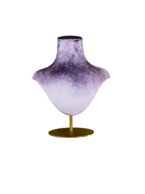 xintu-purple-velvet-necklace-display-stand-depan-pandangan Pandangan hadapan payudara paparan rantai XINTU, dilapisi baldu ungu merah jambu, pada kaki logam bulat emas.