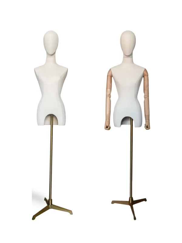 Manequins de senhora para calças em linho branco, sem braços e com braços de madeira, em bases tripé douradas