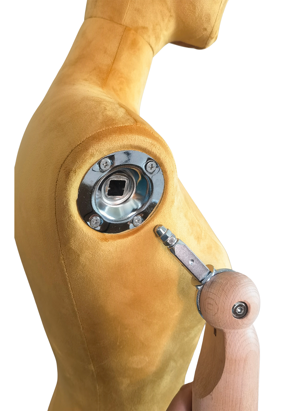 ภาพระยะใกล้ของหุ่นจำลองไหล่กำมะหยี่สีเหลือง XINTU ที่แสดงข้อต่อโลหะแม่เหล็กสำหรับแขนไม้ที่ปรับได้.